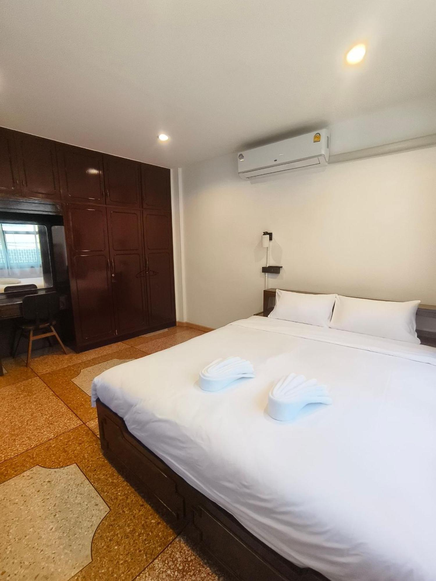 Penthouse Lamoon Hotell Bangkok Exteriör bild